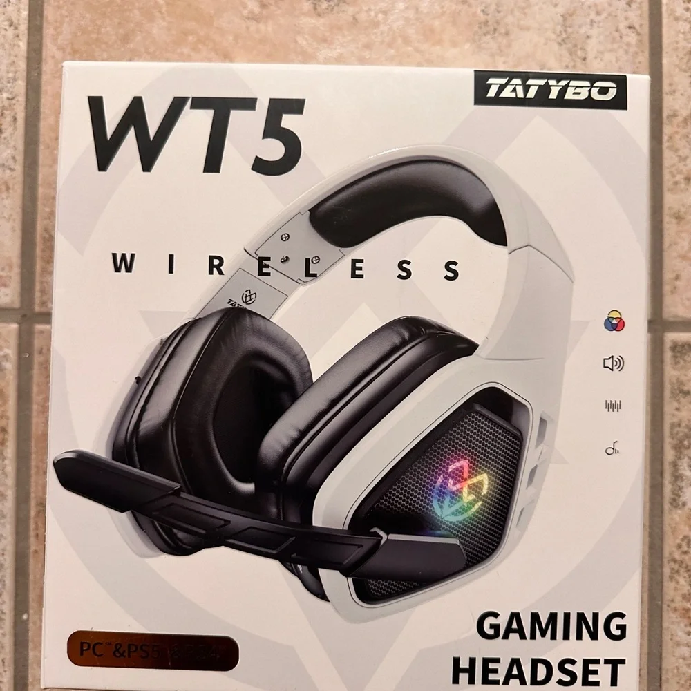 WT5 Wireless Gaming Headset - White and Black